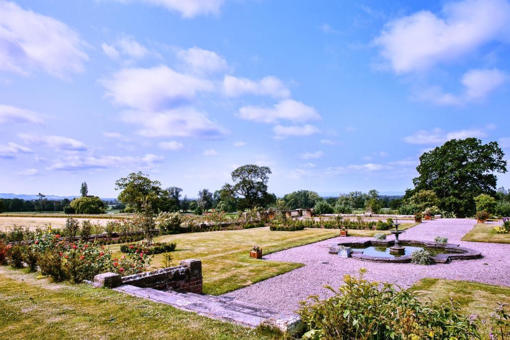 Willington Hall Hotel Tarporley Exterior photo